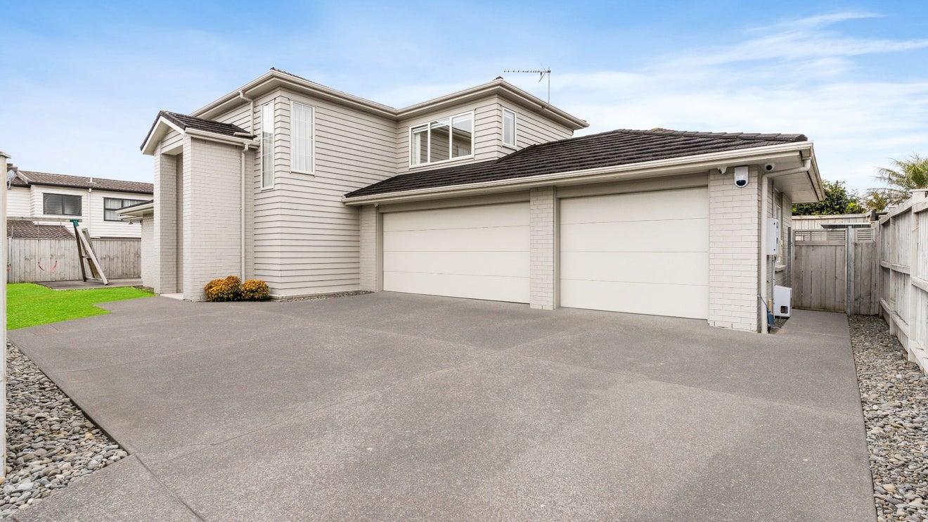 18 Darion Drive, Flat Bush, Auckland - Carousel 1