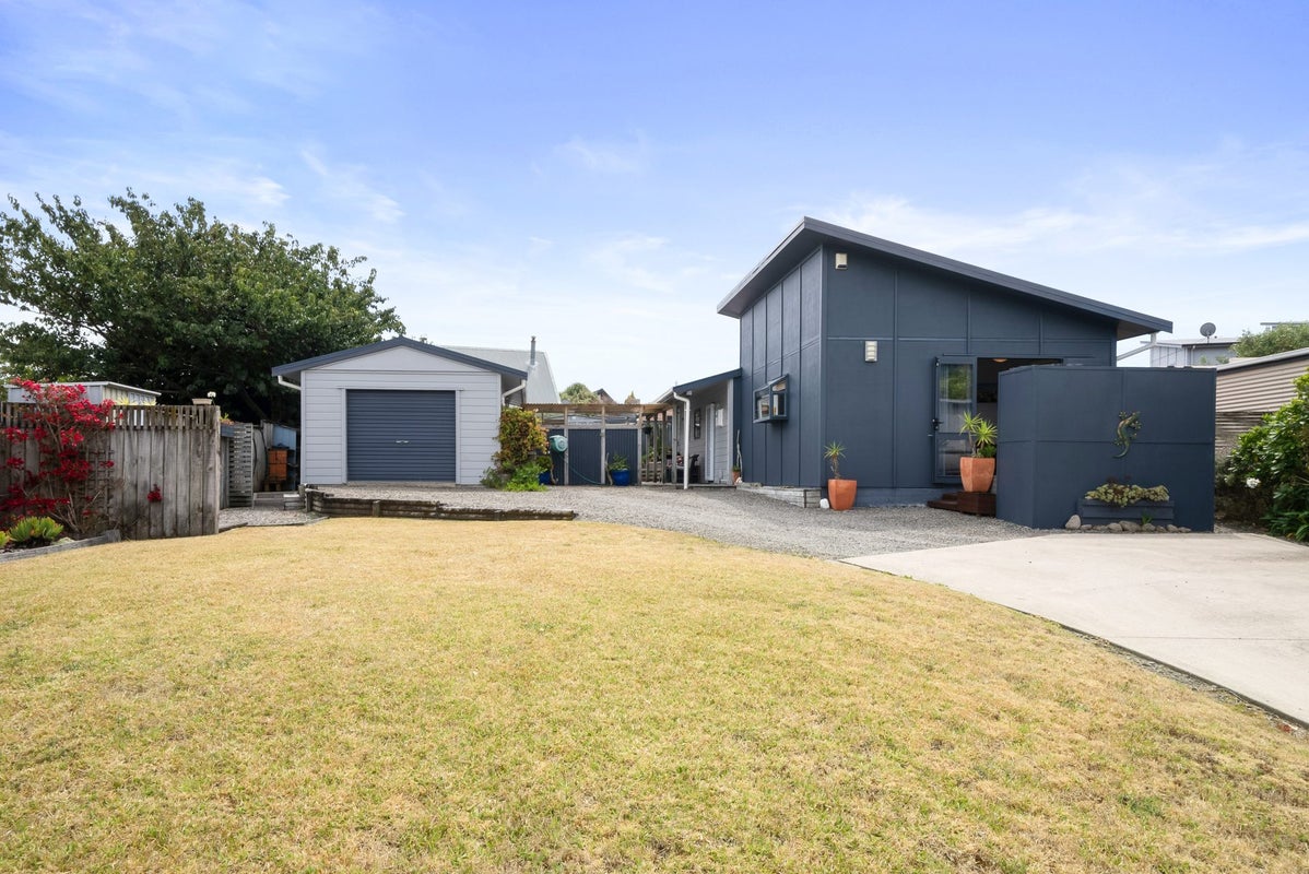 33 Rutherford Drive, Waikanae Beach, Waikanae - Carousel 2