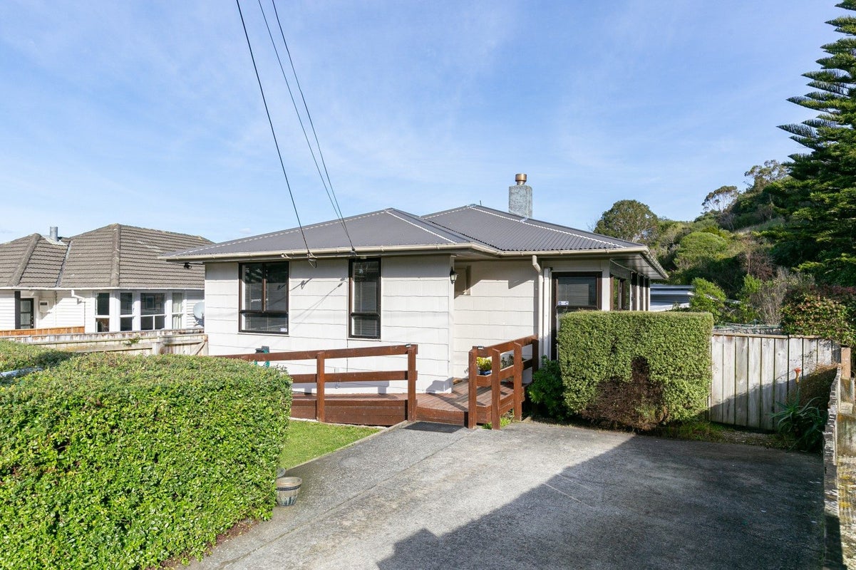 11B Greer Crescent, Tawa, Wellington, Wellington - Carousel 1
