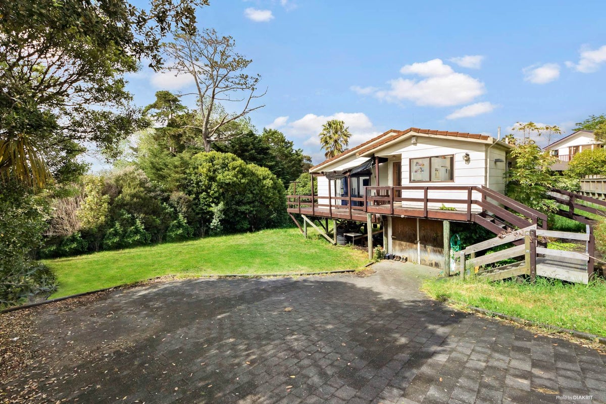 2/3 Miriam Corban Heights, Henderson, Auckland - Carousel 1