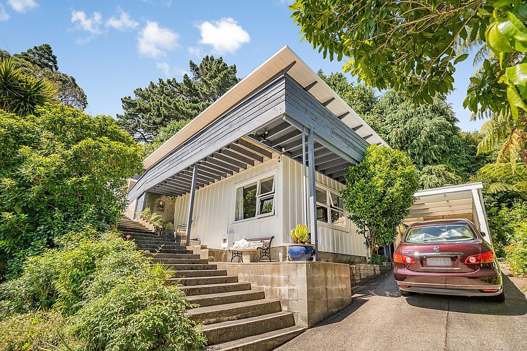 4 Hine Road, Wainuiomata, Lower Hutt - Carousel 2