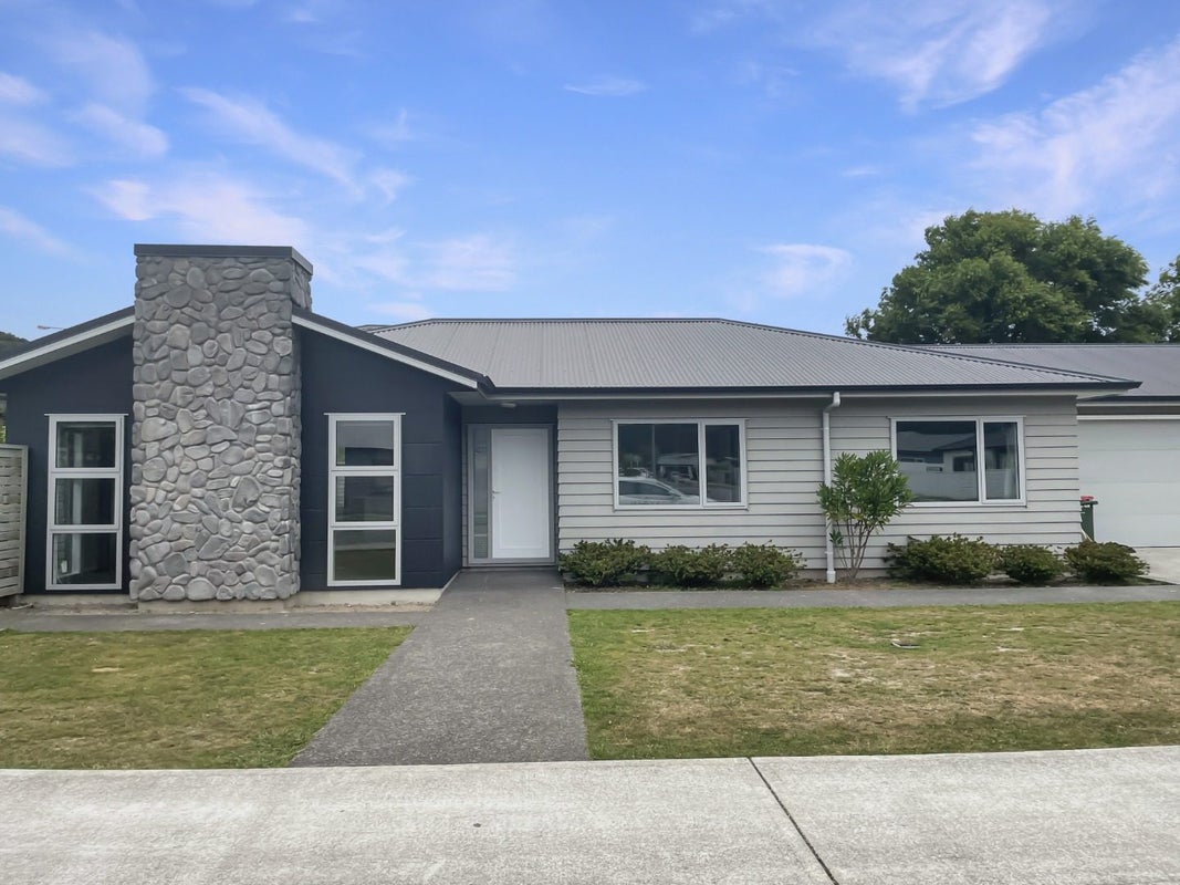 1 Grovedale Square, Wainuiomata, Lower Hutt - Carousel 17