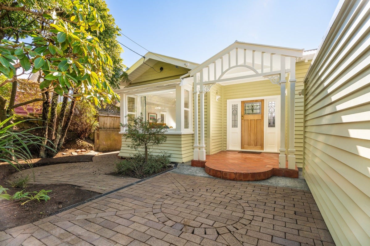 12 Tisdall Street, Karori, Wellington - Carousel 1