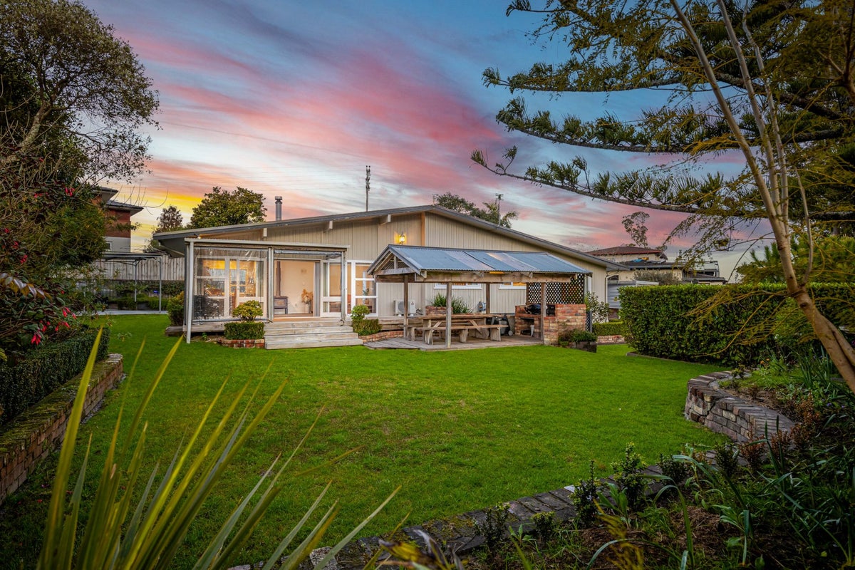 27 Anich Road, Massey, Auckland - Carousel 1
