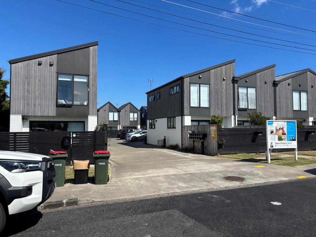12/12 Tawa Road, Te Atatū Peninsula, Auckland - Carousel 9