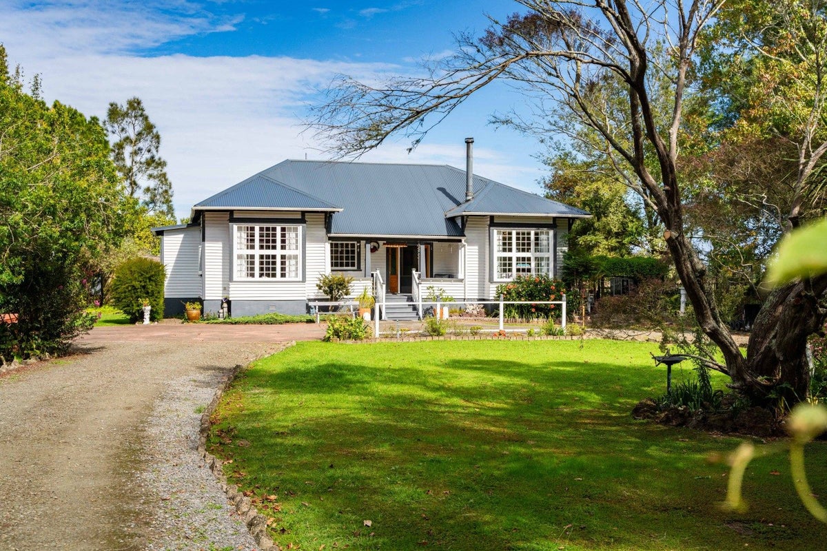 6851 State Highway 12, Turiwiri - Carousel 30