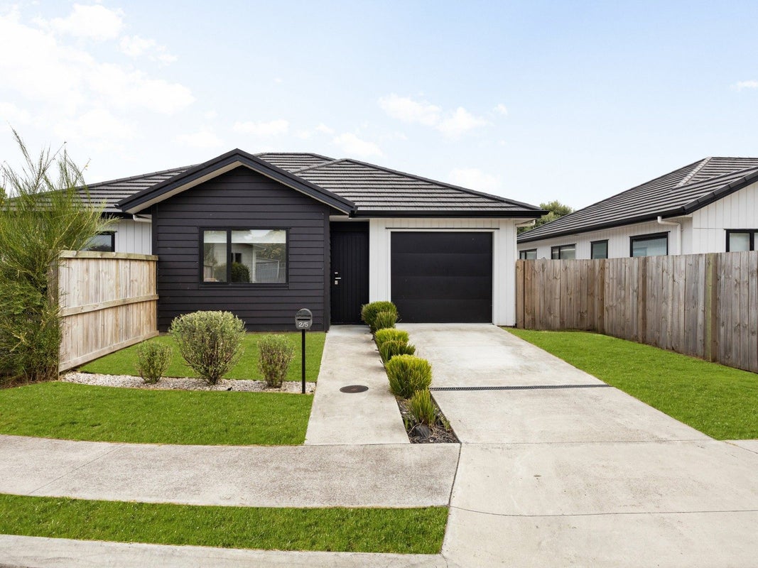 2/5 Camden Place, Pukete, Hamilton - Carousel 1