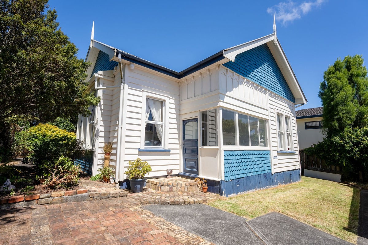 72 Hinemoa Street, Birkenhead, Auckland - Carousel 1