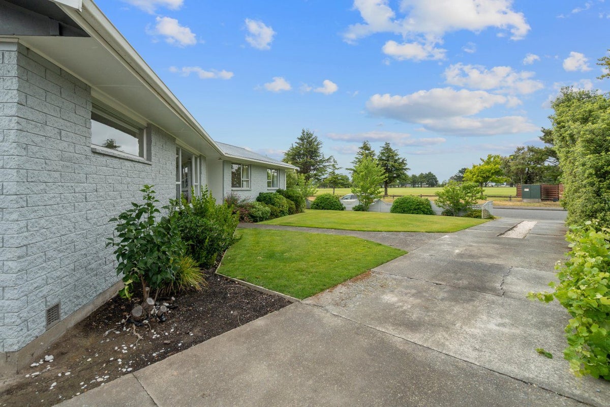 46 Oakley Crescent, Hornby, Christchurch - Carousel 2