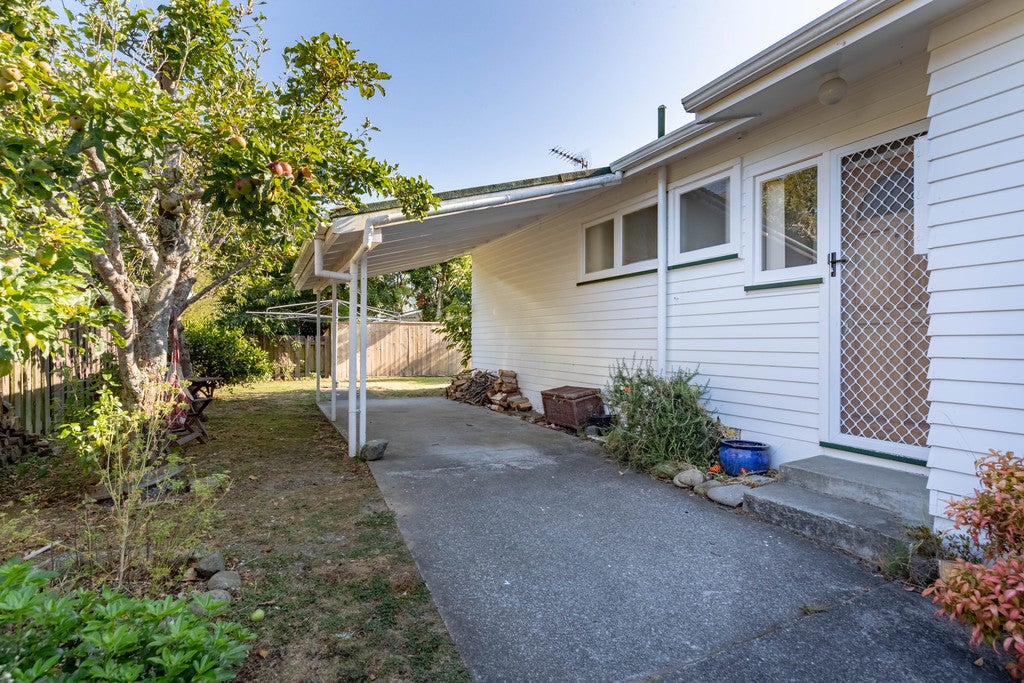 51 California Drive, Totara Park, Upper Hutt - Carousel 2