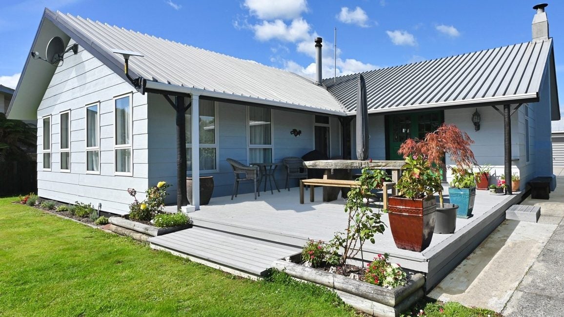 11 Bowen Street, Hokitika - Carousel 1