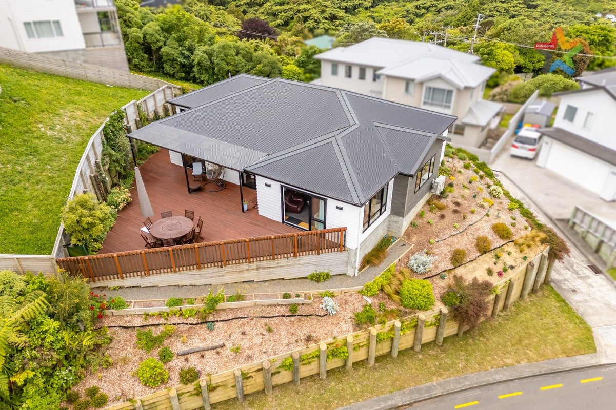 6 Poto Road, Normandale, Lower Hutt - Carousel 1