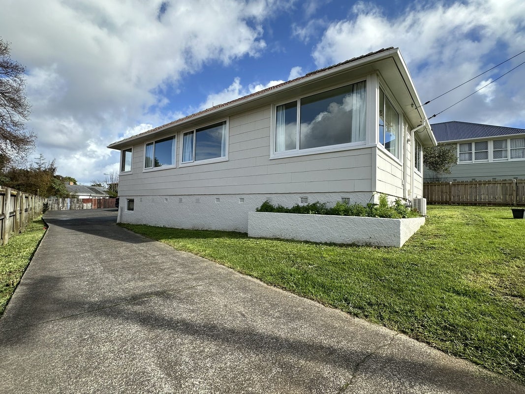 4 Caen Road, Panmure, Auckland - Carousel 1