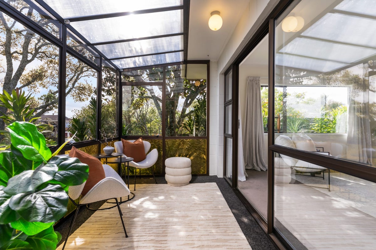 1/6 Pokapu Street, Titirangi, Waitakere City, Auckland - Carousel 2