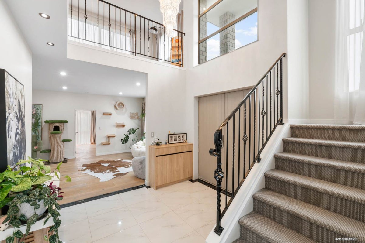 16 Castlederg Drive, Flat Bush, Auckland - Carousel 2