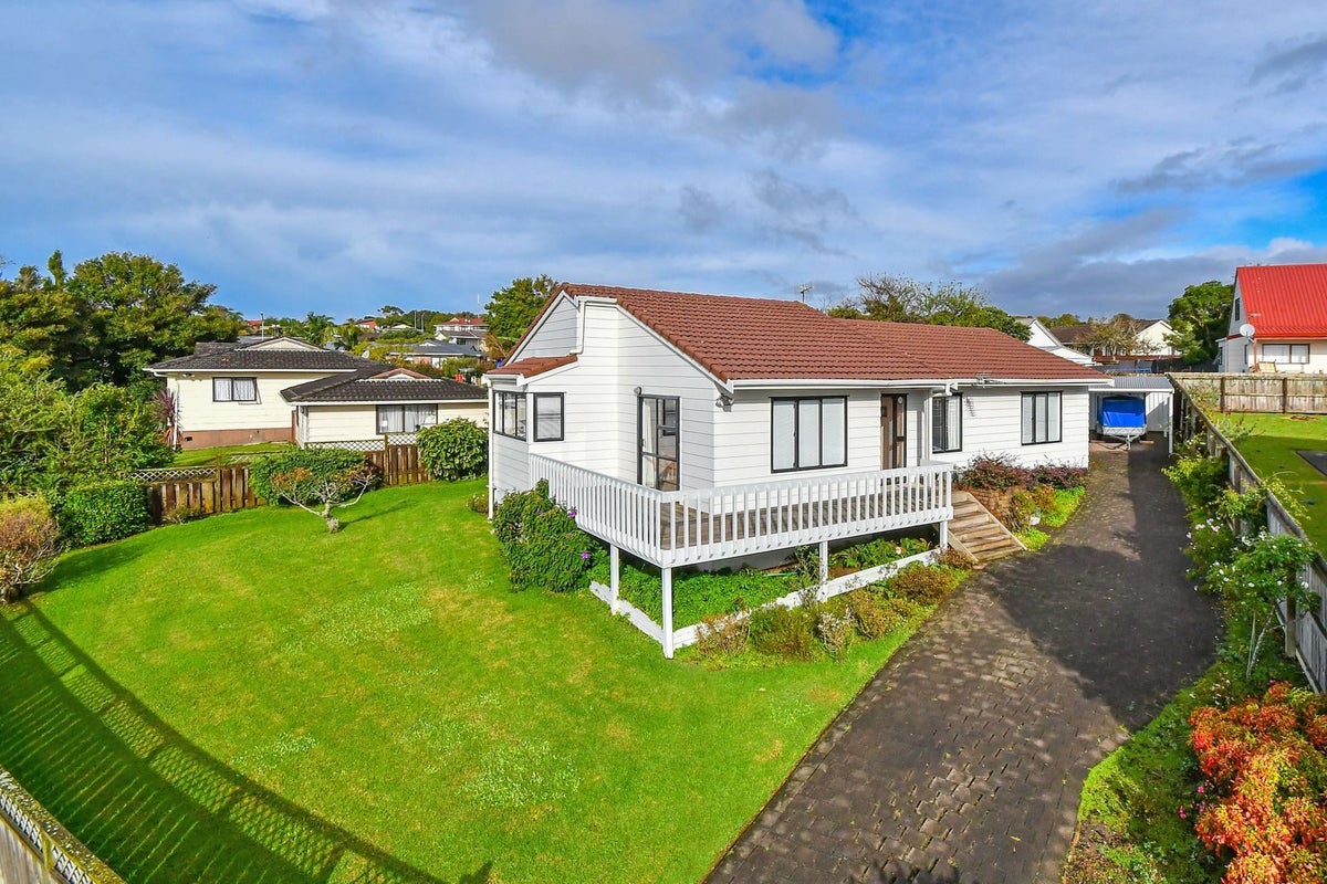 4 Greenstone Place, Clover Park, Auckland - Carousel 1