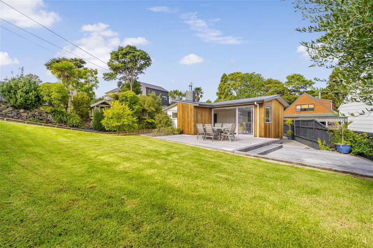 1/9 Wharf Road, Te Atatū Peninsula, Auckland - Carousel 2