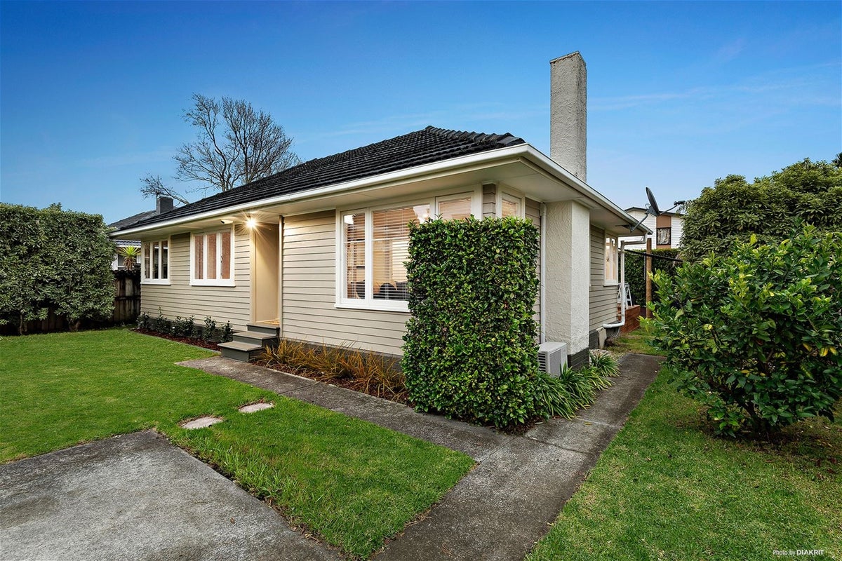82 Kervil Avenue, Te Atatu Peninsula, Auckland - Carousel 16