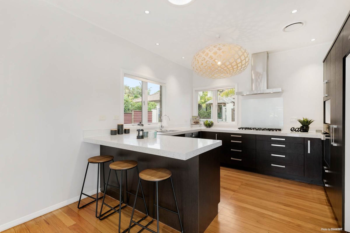 17 Robley Crescent, Glendowie, Auckland - Carousel 2