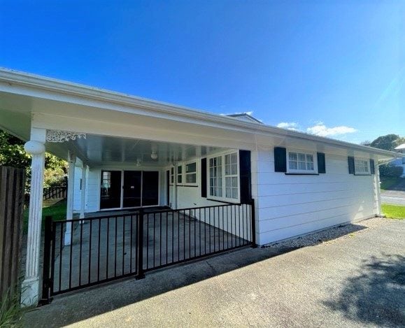 99 Tirohanga Road, Tirohanga, Lower Hutt - Carousel 1