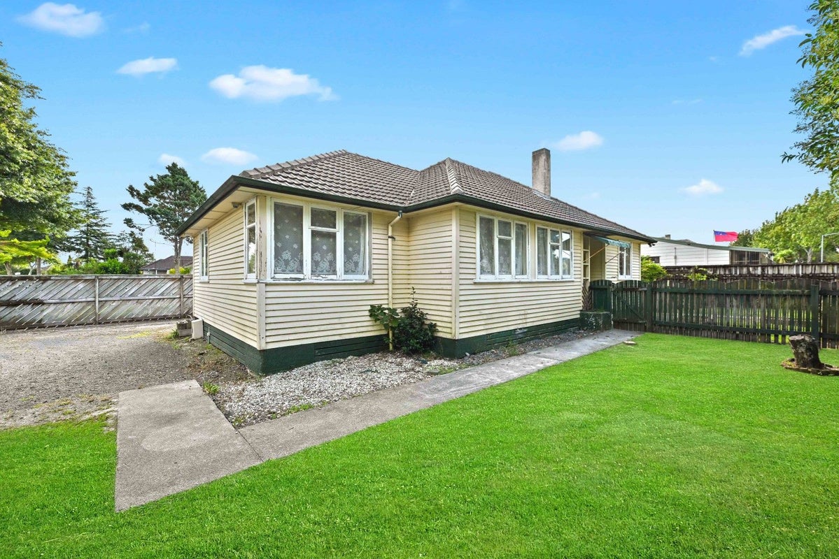 1 Kenney Crescent, Fairfield, Hamilton - Carousel 1