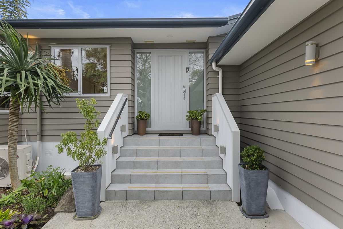 5 Glesan Place, Beachlands, Auckland - Carousel 2