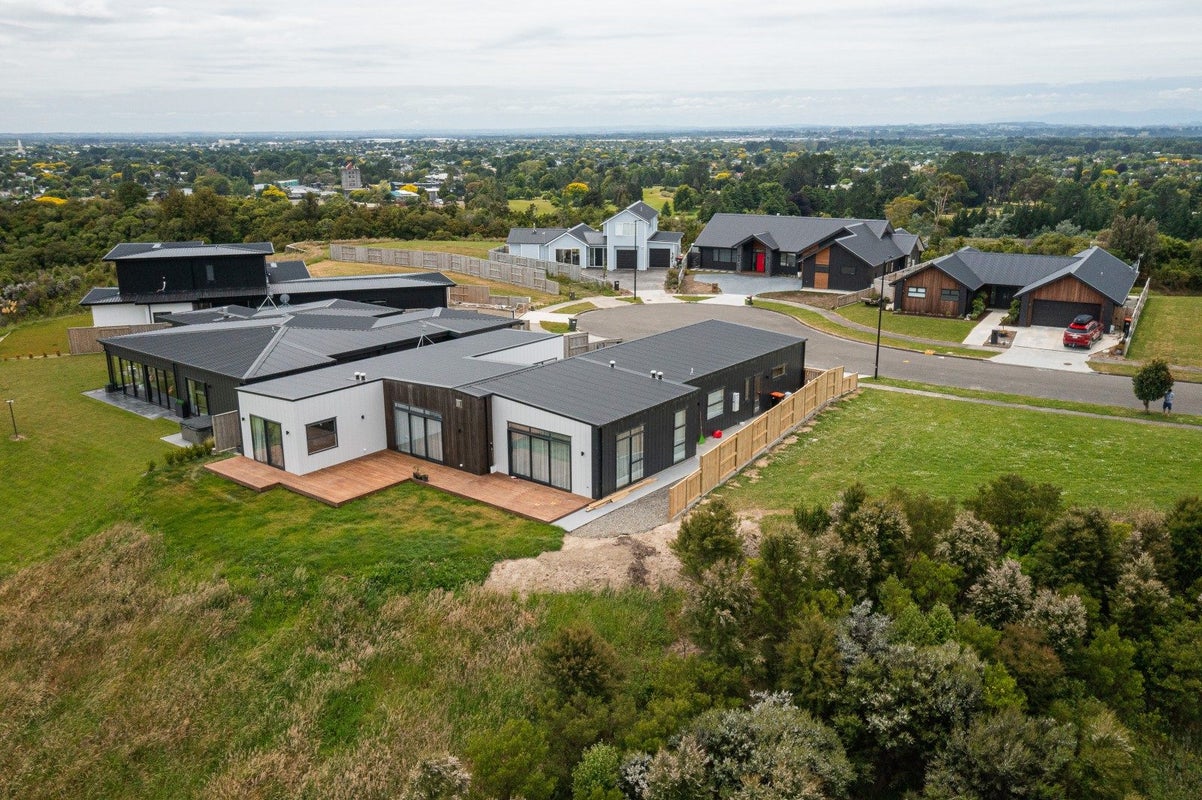 67 Vaucluse Heights, Fitzherbert, Palmerston North - Carousel 30