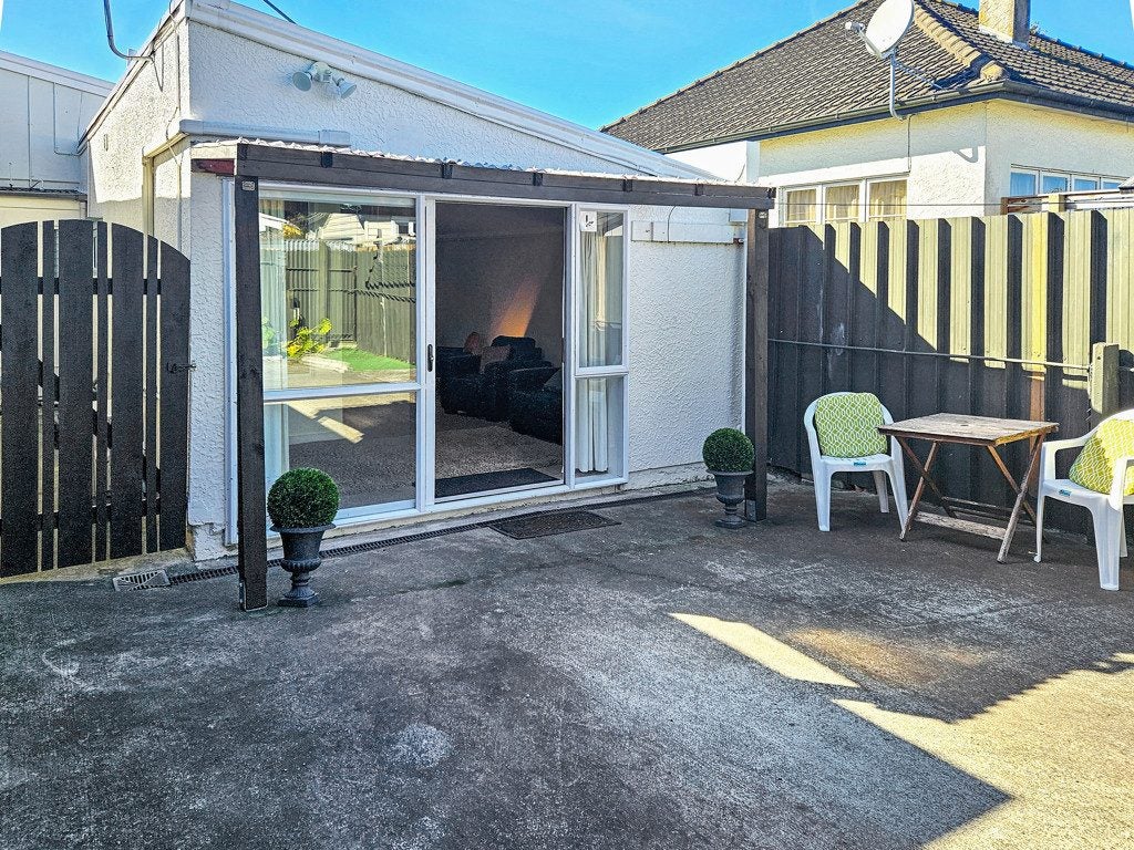 1001A Beatty Street, Mayfair, Hastings - Carousel 1