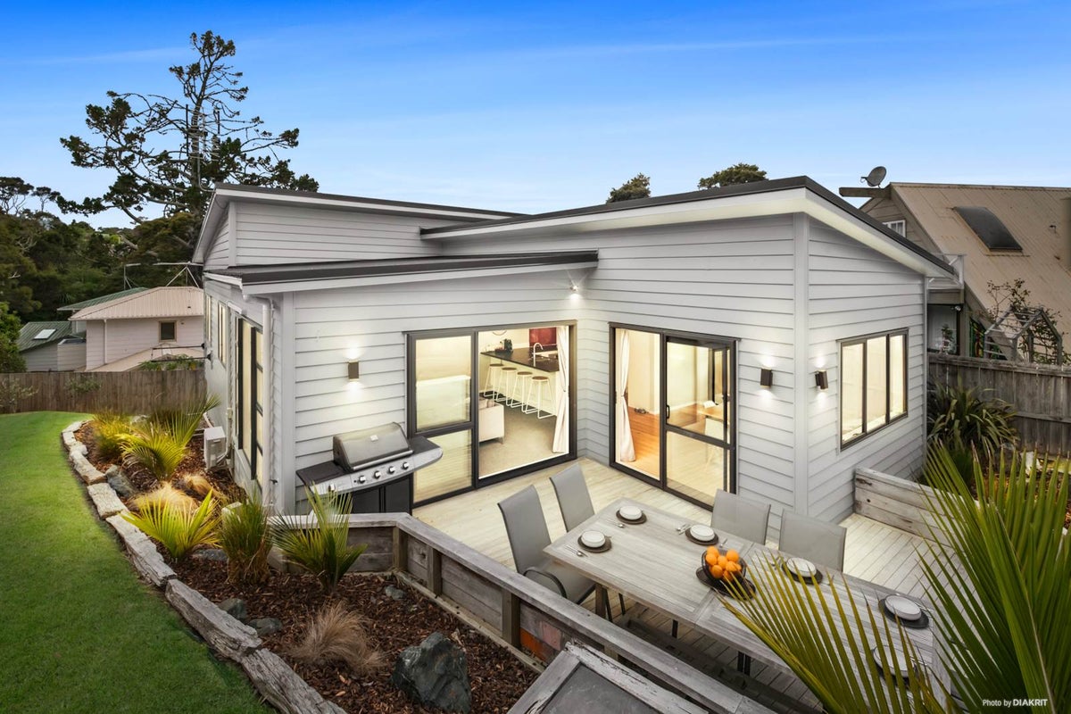 24 Shadon Place, Stanmore Bay, Whangaparaoa - Carousel 1