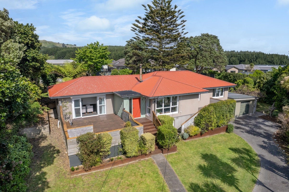 15 Elizabeth Street, Pukerua Bay, Porirua - Carousel 1
