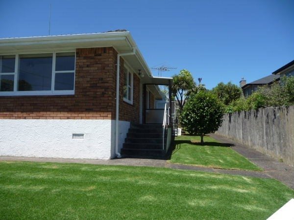 3/4 Shackleton Road, Mount Eden, Auckland - Carousel 2