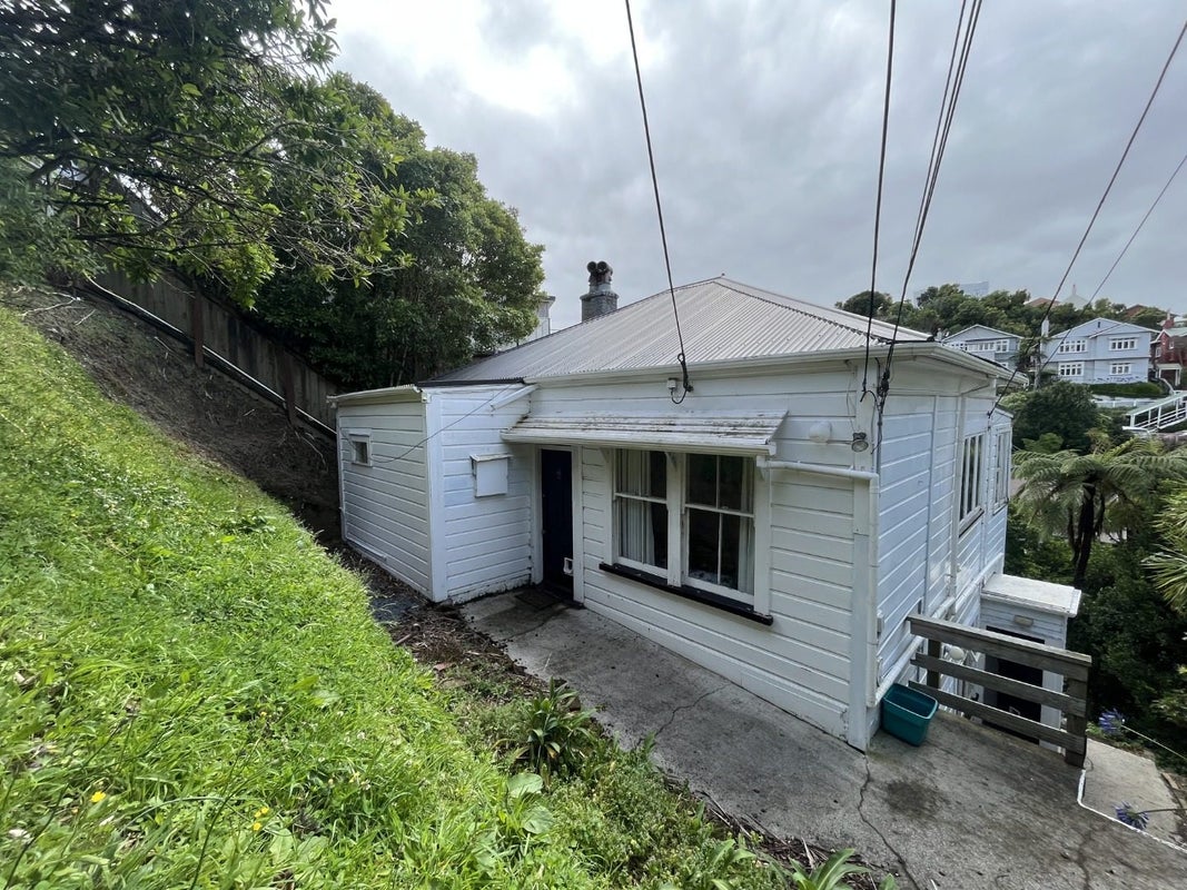 151 Kelburn Parade, Kelburn, Wellington - Carousel 1