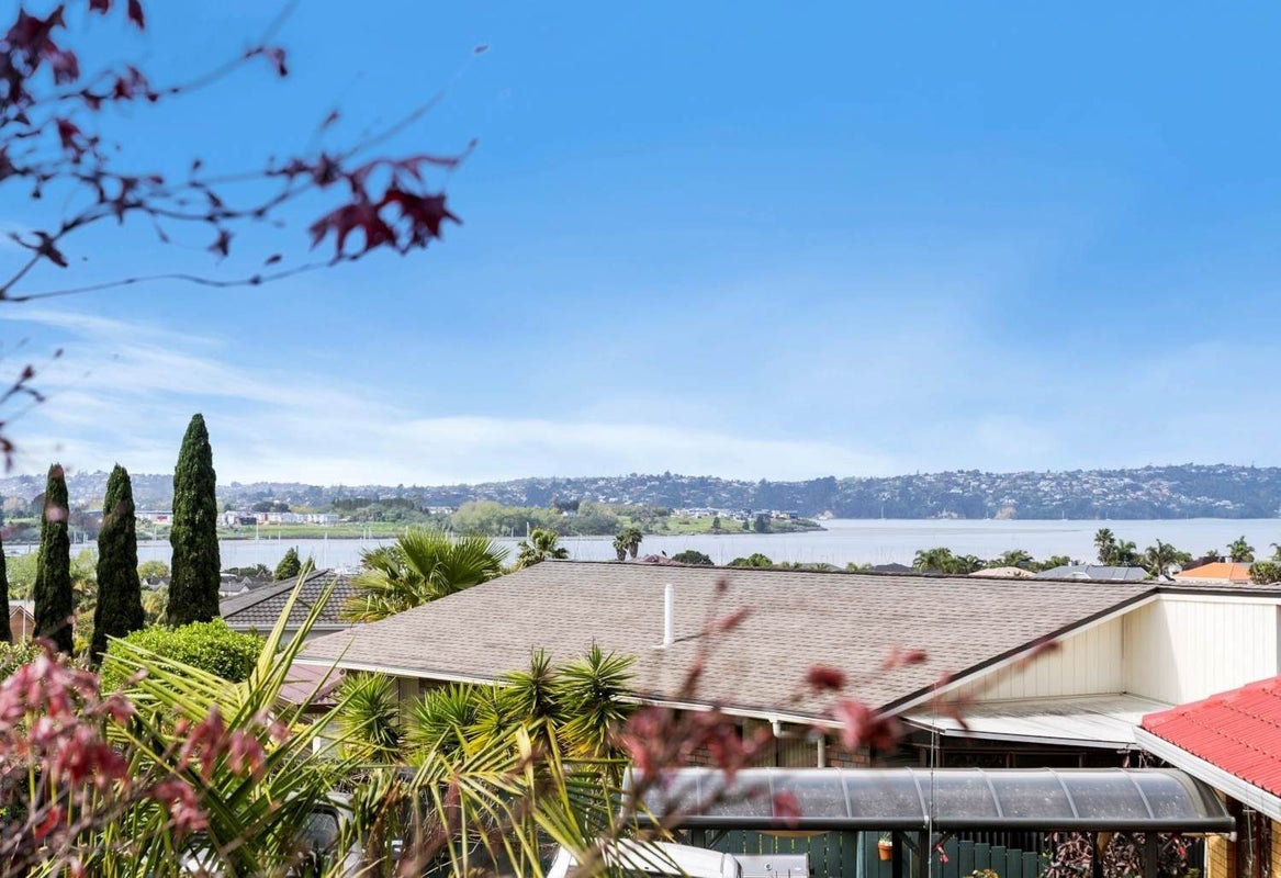 31 Westpark Drive, West Harbour, Auckland - Carousel 2