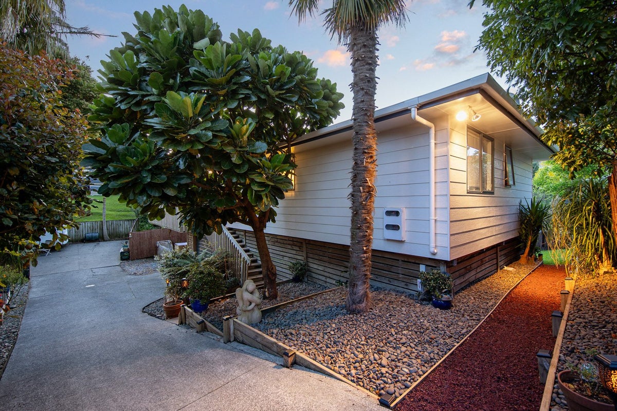 25A Clairville Crescent, Wai o Taiki Bay, Auckland - Carousel 2