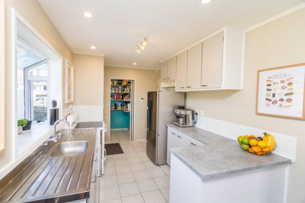 33 Thimble Lane, Whitby, Porirua - Carousel 2