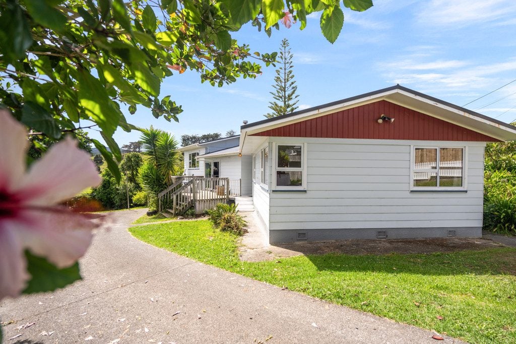 15 Clotworthy Crescent, Onerahi, Whangarei - Carousel 1