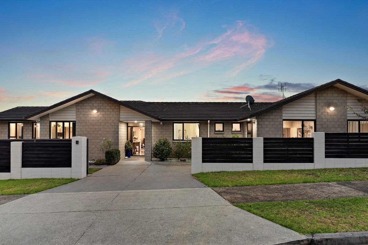 12 Saint Maroun Rise, The Gardens, Auckland - Carousel 1