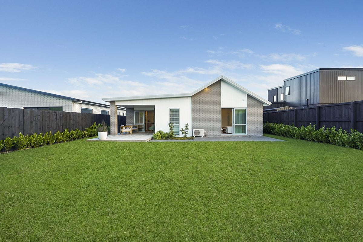 31 Overton Street, Rototuna North, Hamilton - Carousel 1