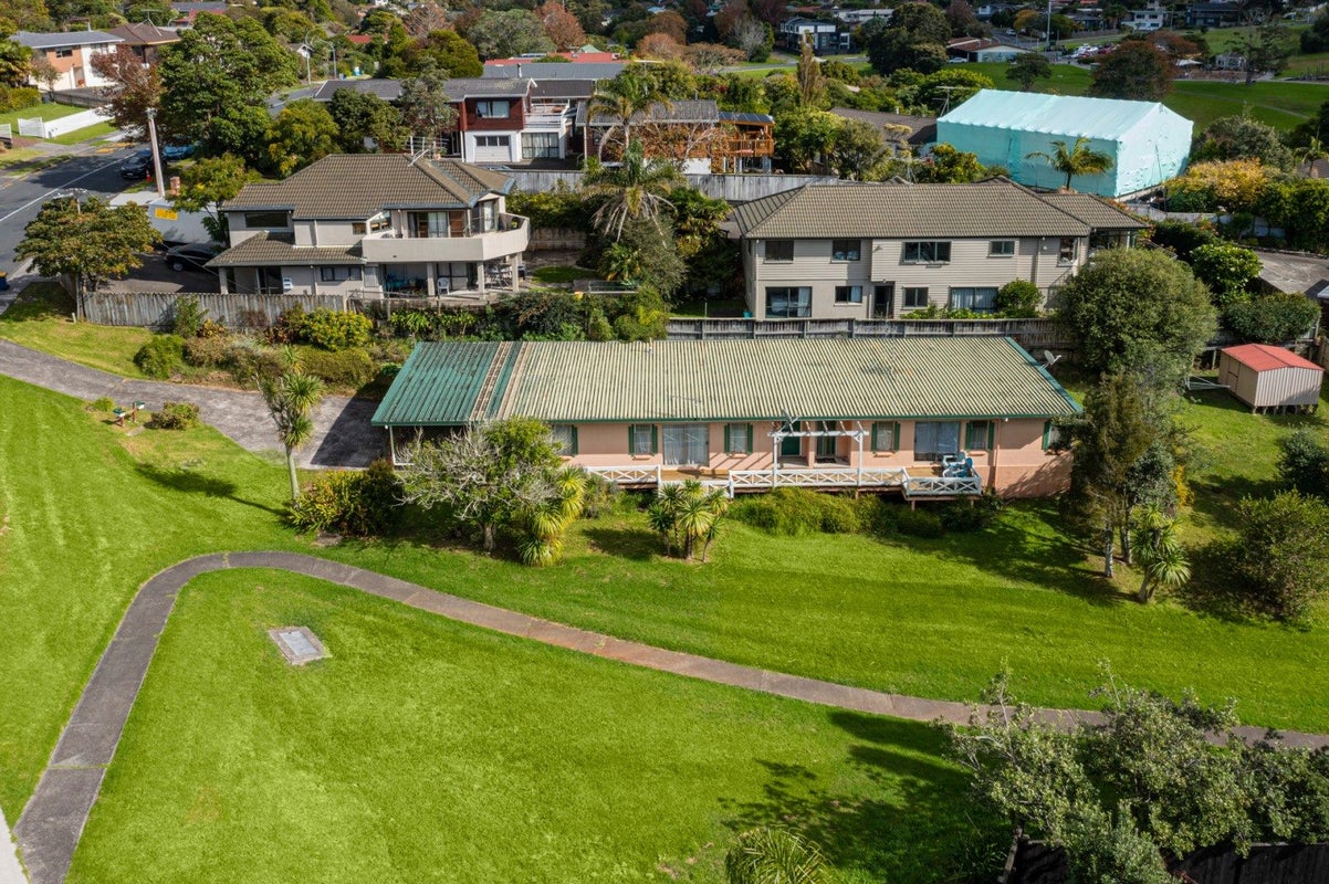 55 Glencoe Road, Browns Bay, Auckland - Carousel 2