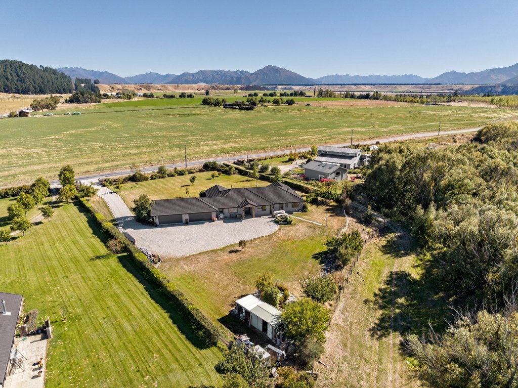 20 Church Road, Cromwell - Carousel 21
