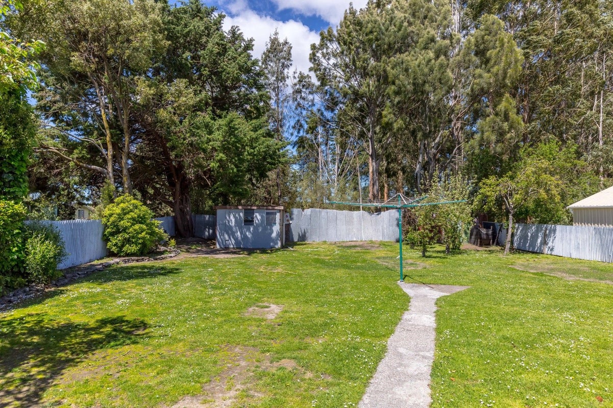16 River Road, Masterton - Carousel 15