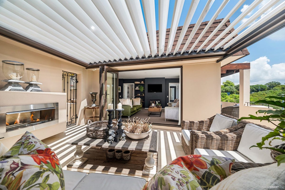 2/13 Sylvan Avenue, Northcote, Auckland - Carousel 1