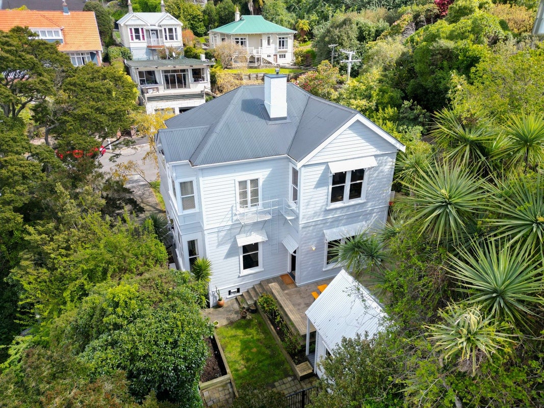7 Strathmore Crescent, Roslyn, Dunedin - Carousel 2