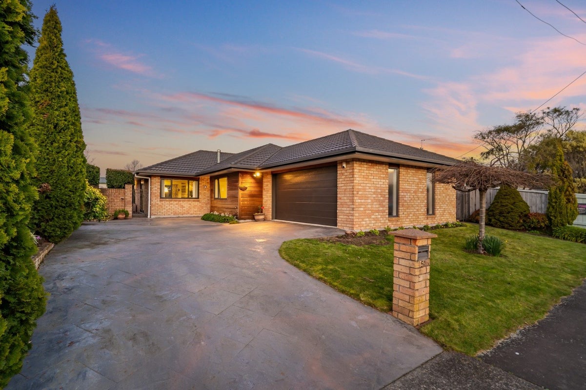 51 Fraser Crescent, Elderslea, Upper Hutt - Carousel 1