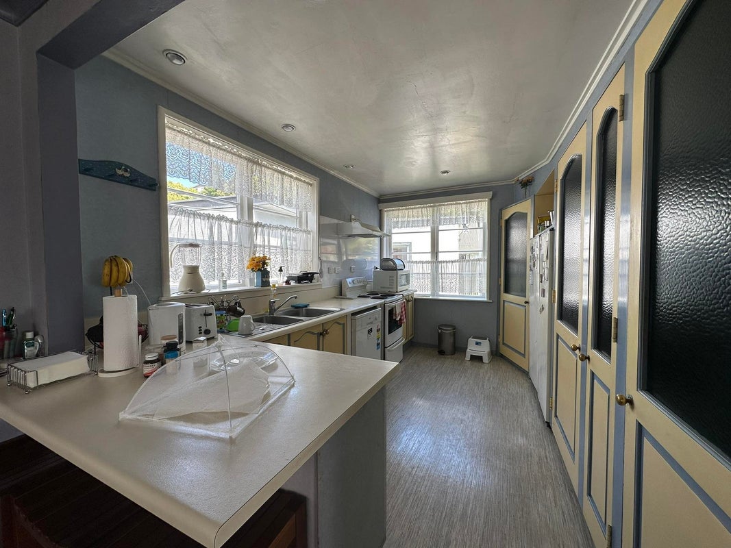 22 Stokes Valley Road, Stokes Valley, Lower Hutt - Carousel 2