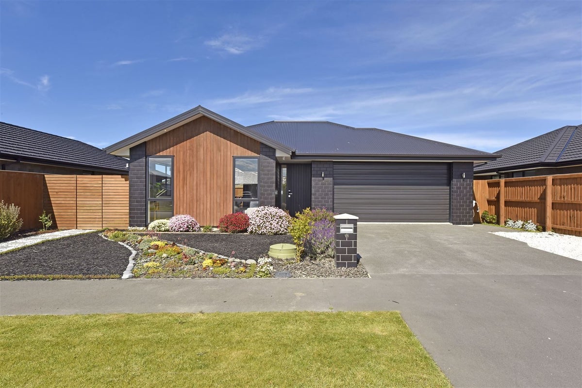 11 Helen Place, Halswell, Christchurch - Carousel 1