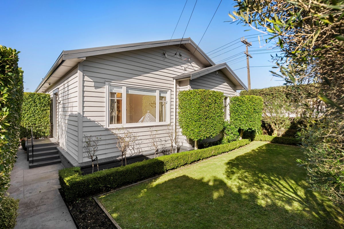 39 Renfrew Avenue, Sandringham, Auckland - Carousel 2