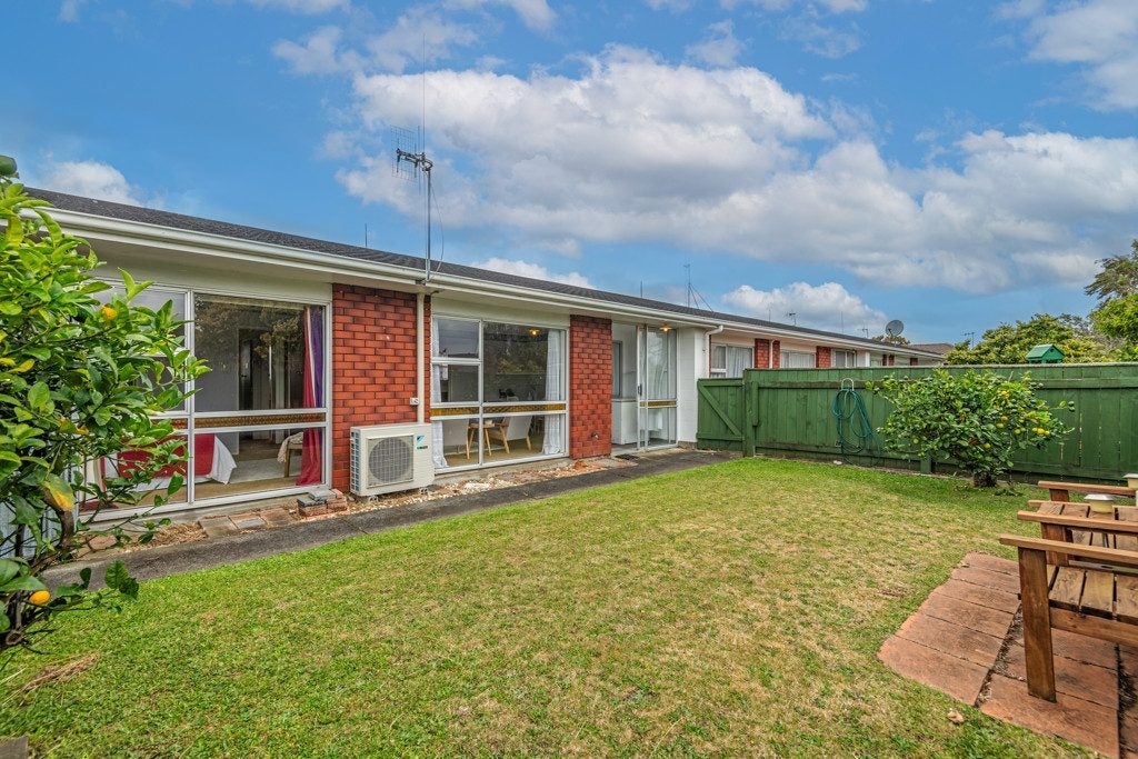 4/150 Albert Street, Terrace End, Palmerston North - Carousel 1