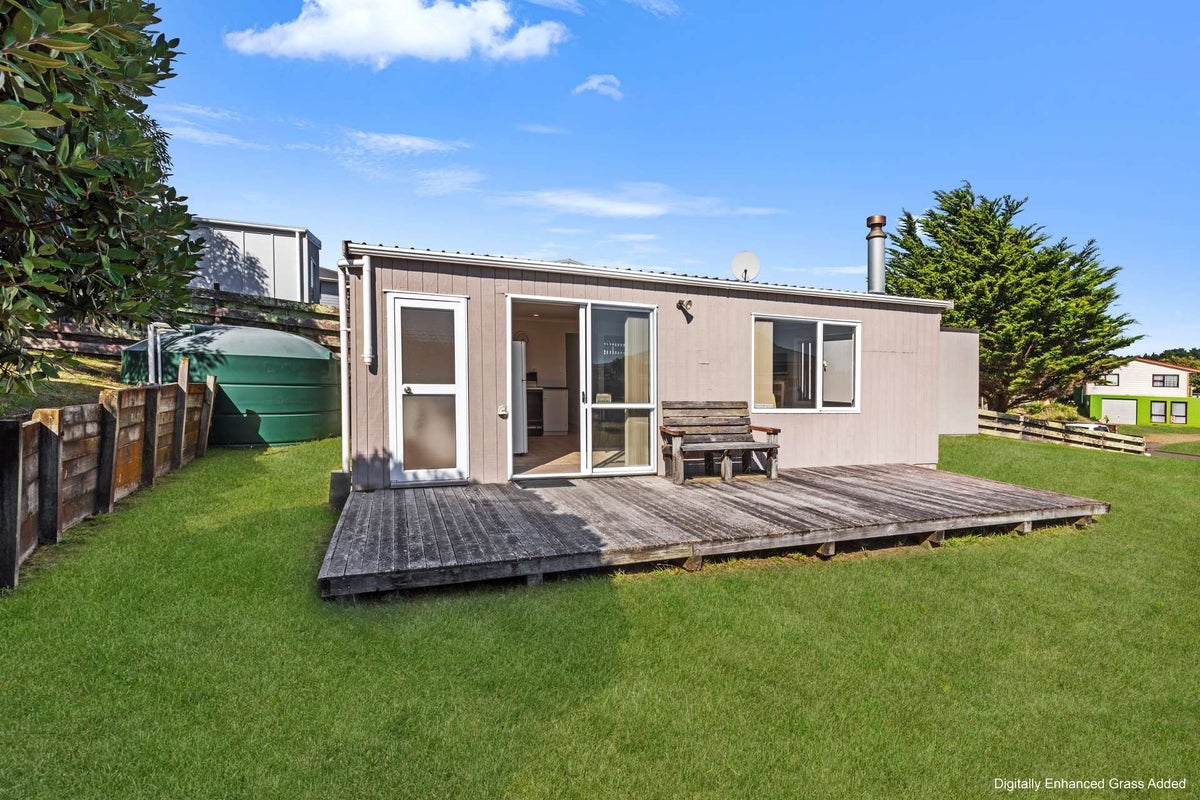 9 Aranui Avenue, Waitarere Beach, Levin - Carousel 2