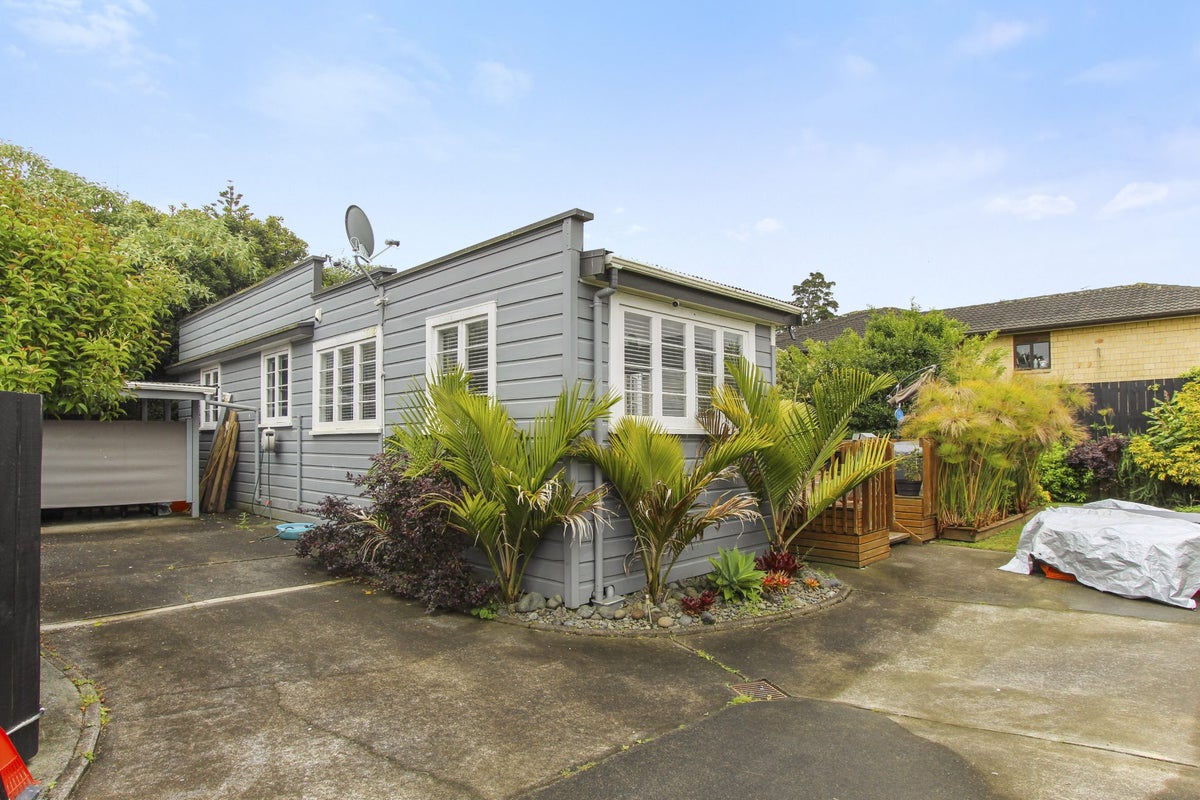2/124A Alfriston Road, Manurewa, Auckland - Carousel 1